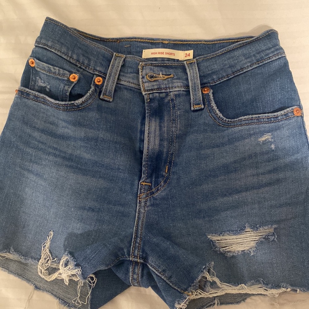 Levi’s High Rise Shorts 💙 - Picture 2 of 2